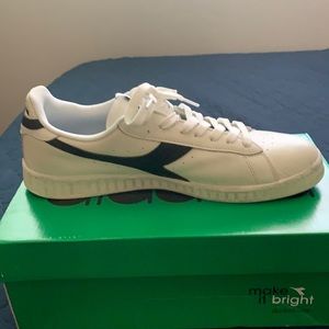 Diadora low top black and white